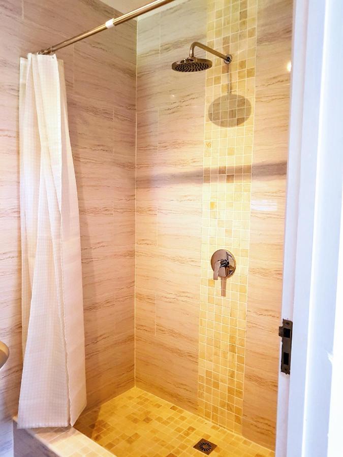 Rose Self Catering Appartement Beau Vallon  Buitenkant foto
