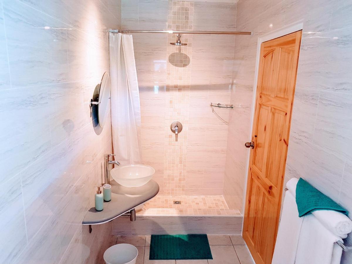 Rose Self Catering Appartement Beau Vallon  Buitenkant foto